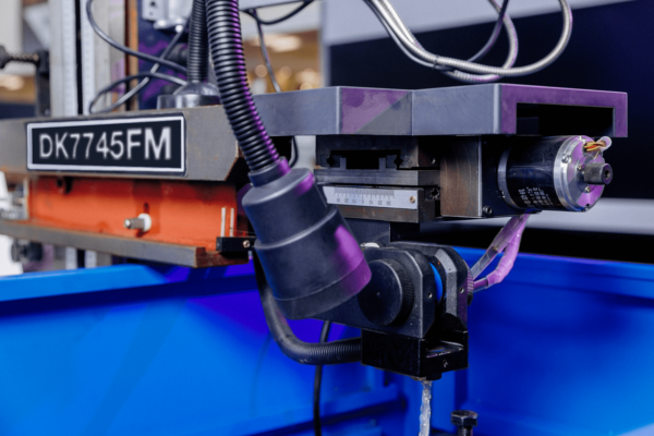 MetalTec DK 7745FМ Электроэрозионный многопроходной проволочно-вырезной станок с наклоном до 45 градусов — изображение 4