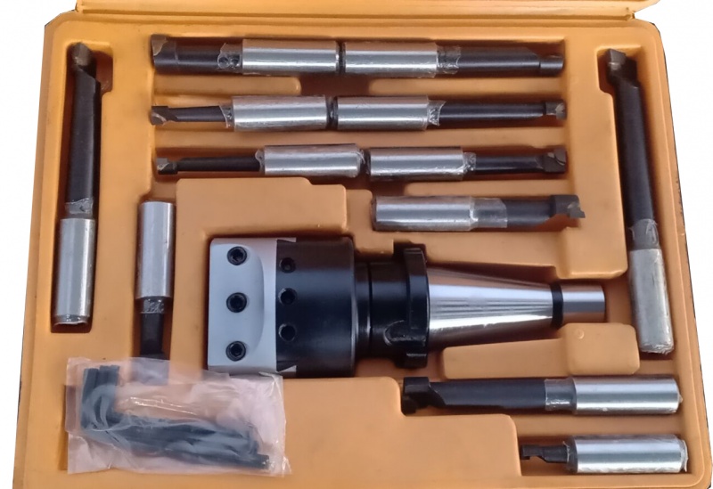 1699d201e6bd9c2a48ab4bef046fb418 Расточная головка(с набором расточных резцов из 12 шт.) конус ISO50 — изображение 1